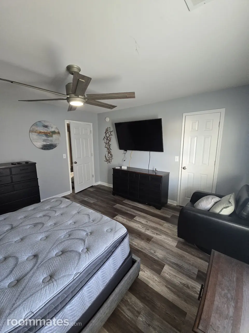 Profile photo 4 of 5