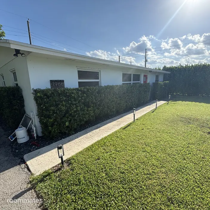 Room for rent in North Palm Beach, FL $1500, house
