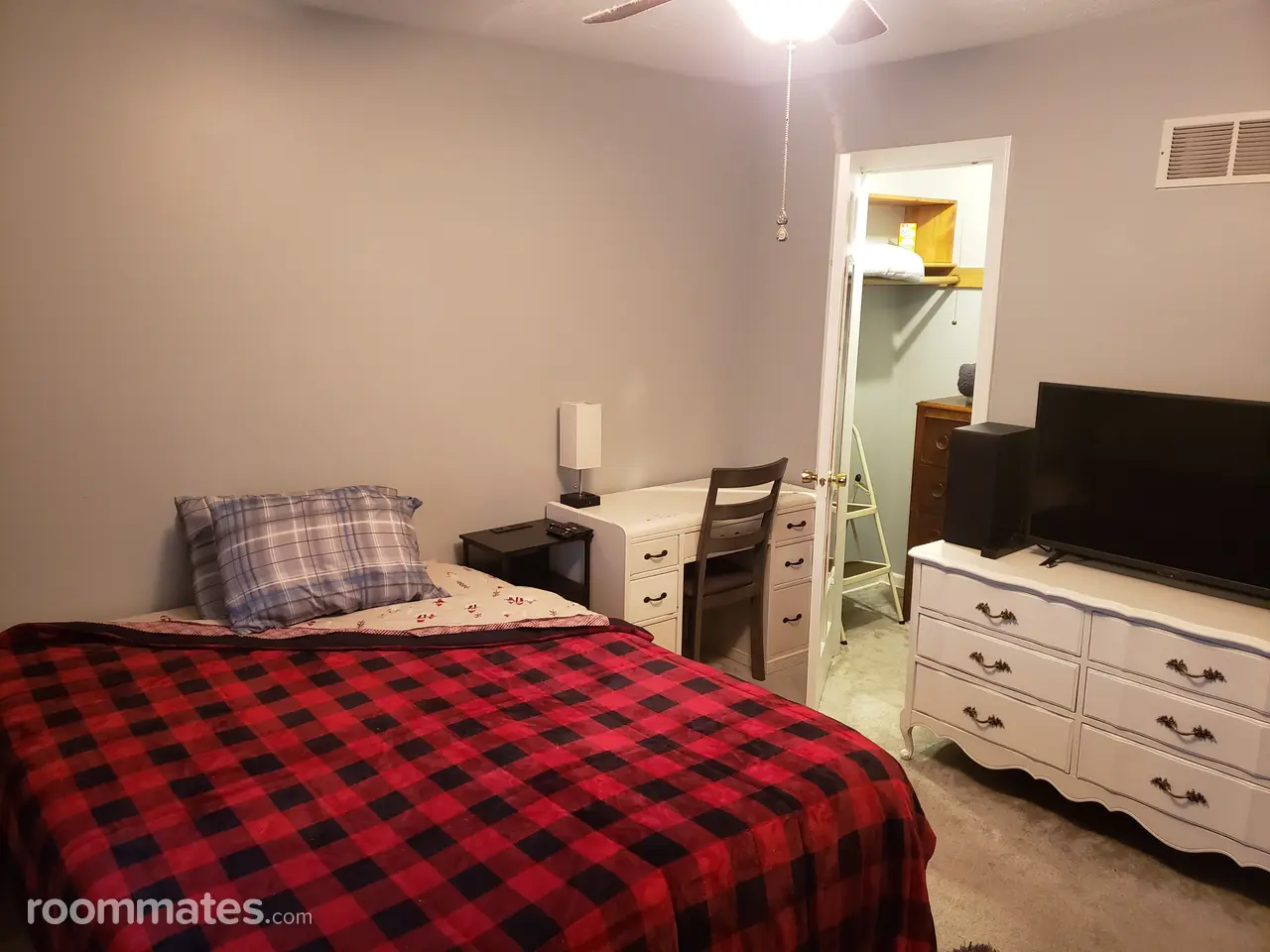 Profile photo 3 of 4