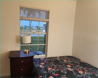 Room for rent in Cape Coral, FL $700, house