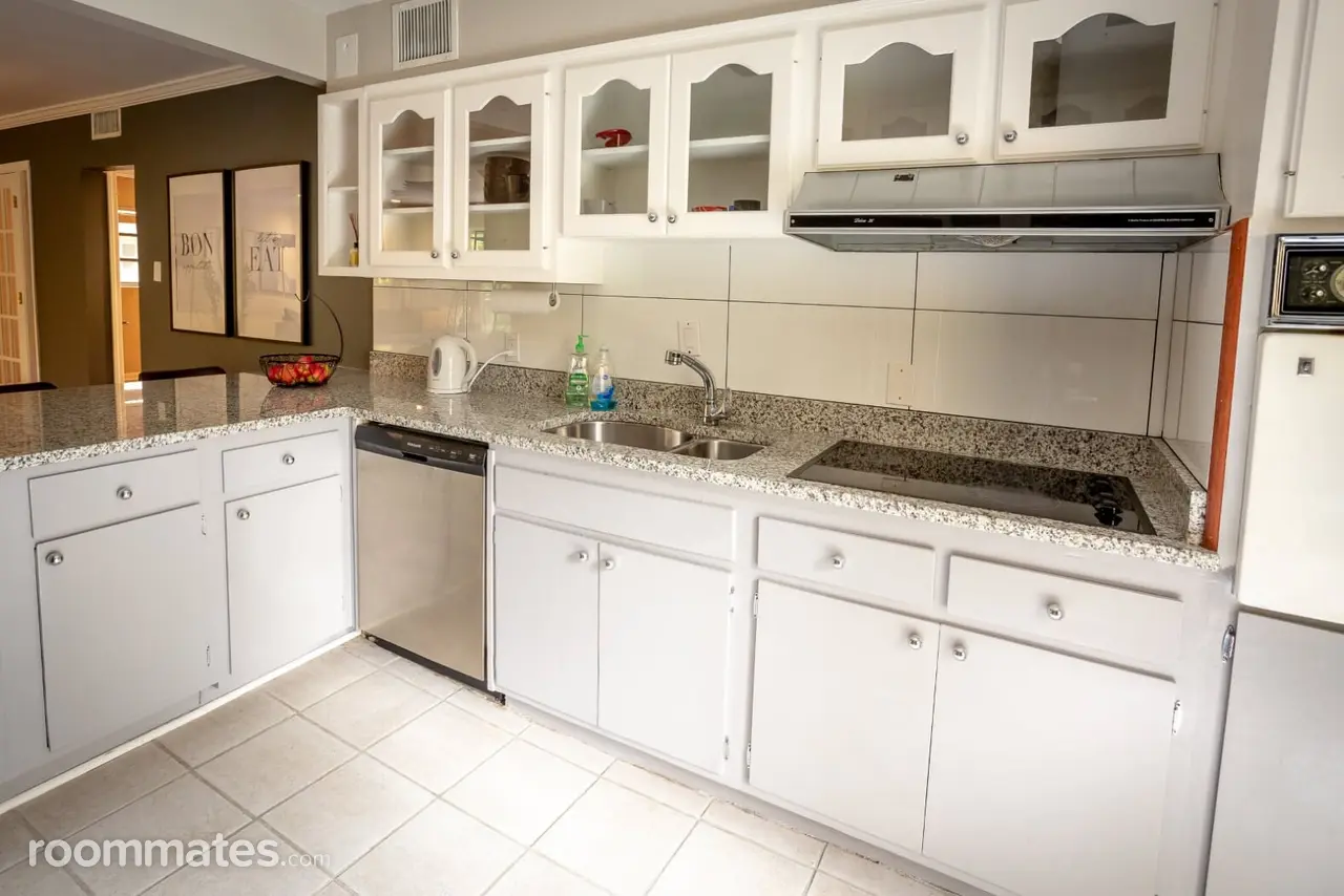 Profile photo 7 of 11