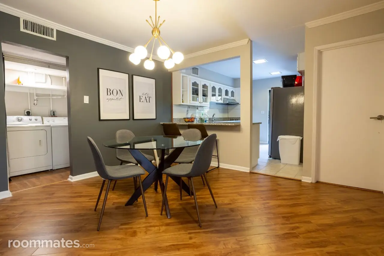 Profile photo 6 of 11