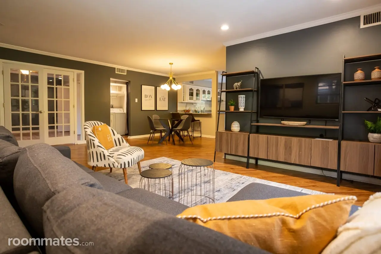 Profile photo 5 of 11