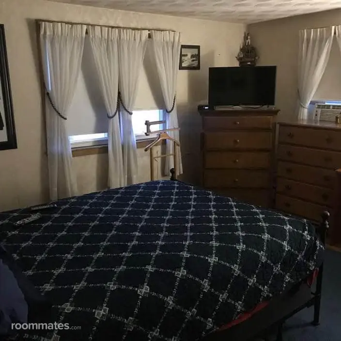 Room for rent in Hyde Park, MA $1000, house