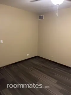 Room for rent in Elgin, IL $530, house