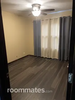 Room for rent in Elgin, IL $530, house