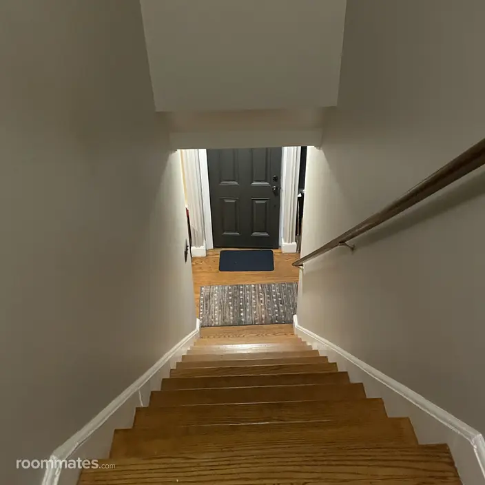 Room for rent in West Roxbury, MA $1000, house