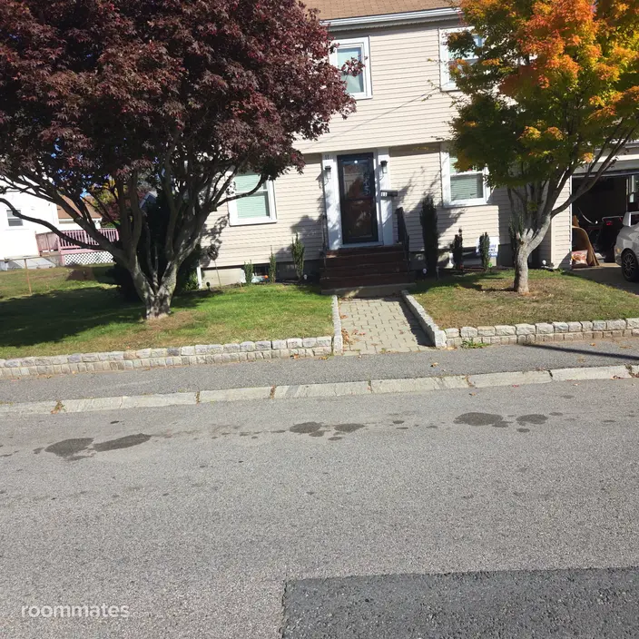 Room for rent in West Roxbury, MA $1000, house