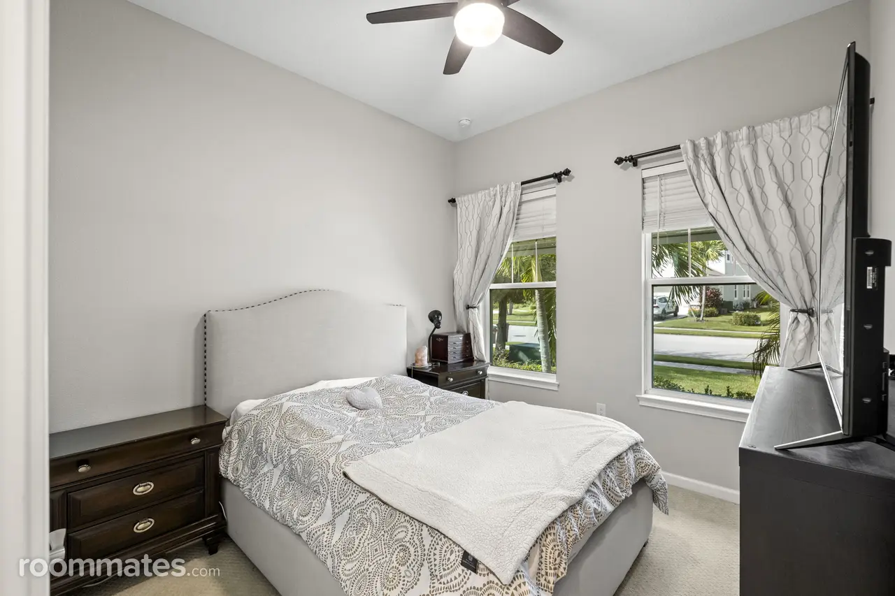 Profile photo 3 of 4