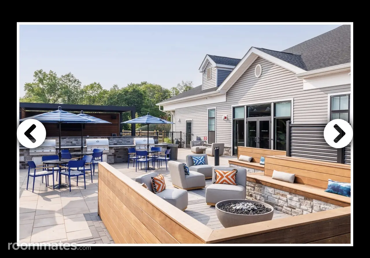 Profile photo 7 of 10