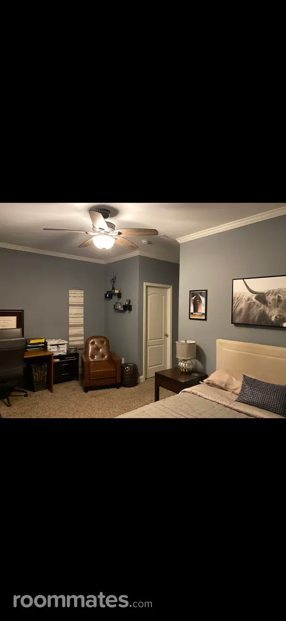 Profile photo 1 of 7