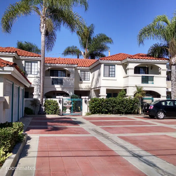 Room for rent in Costa Mesa, CA $1600, townhouse