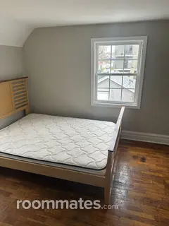 Room for rent in Lansing, MI $700, house