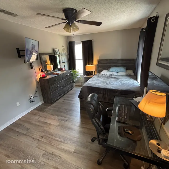 Room for rent in Biloxi, MS $800, house