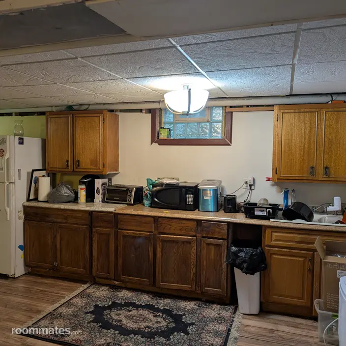 Room for rent in Sugar Grove, IL $850, house