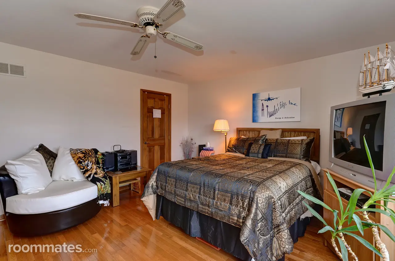 Profile photo 3 of 20