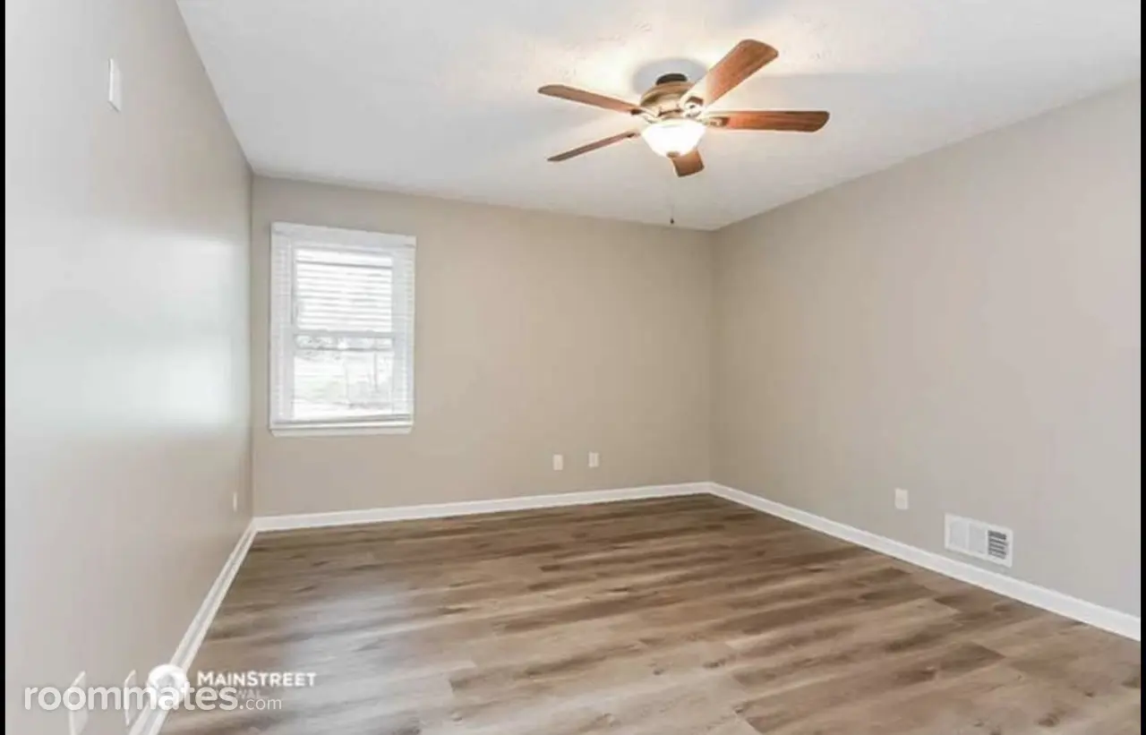 Profile photo 6 of 14