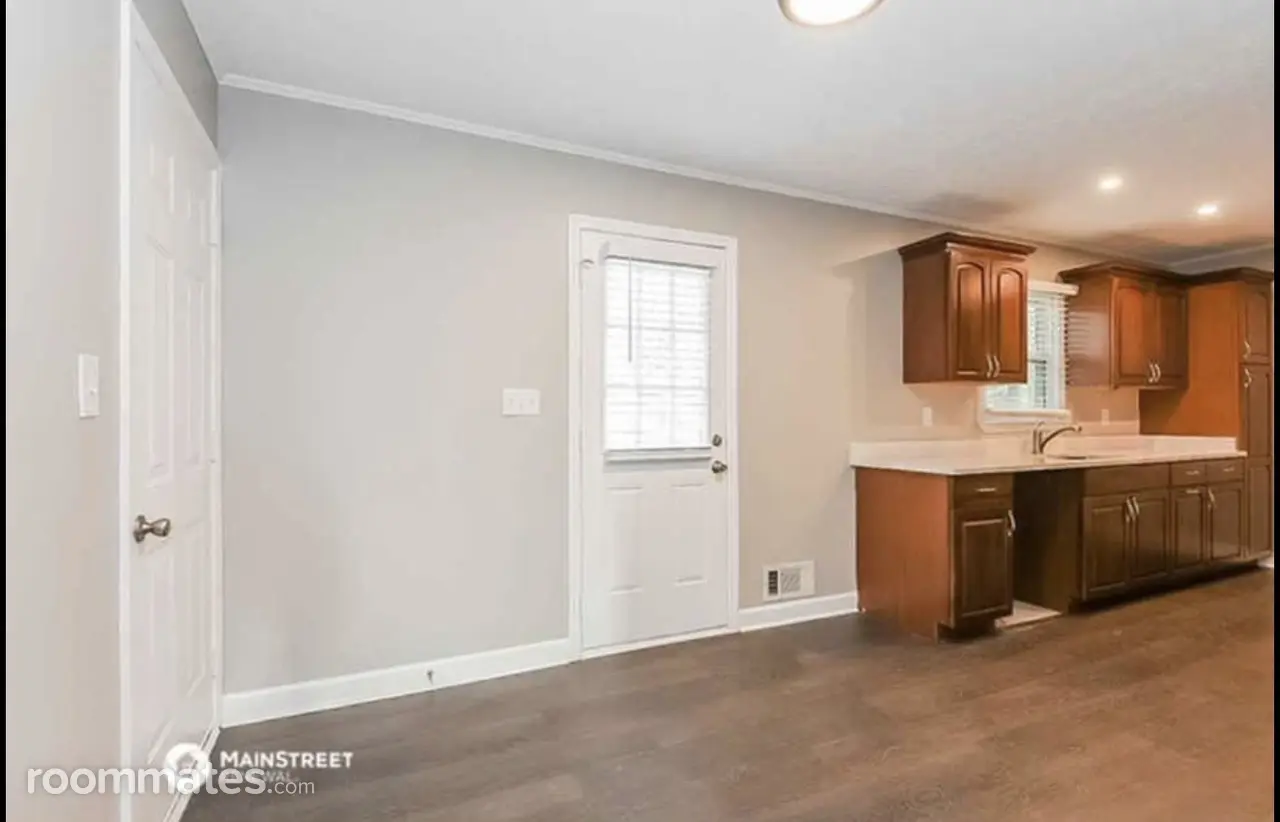 Profile photo 7 of 14