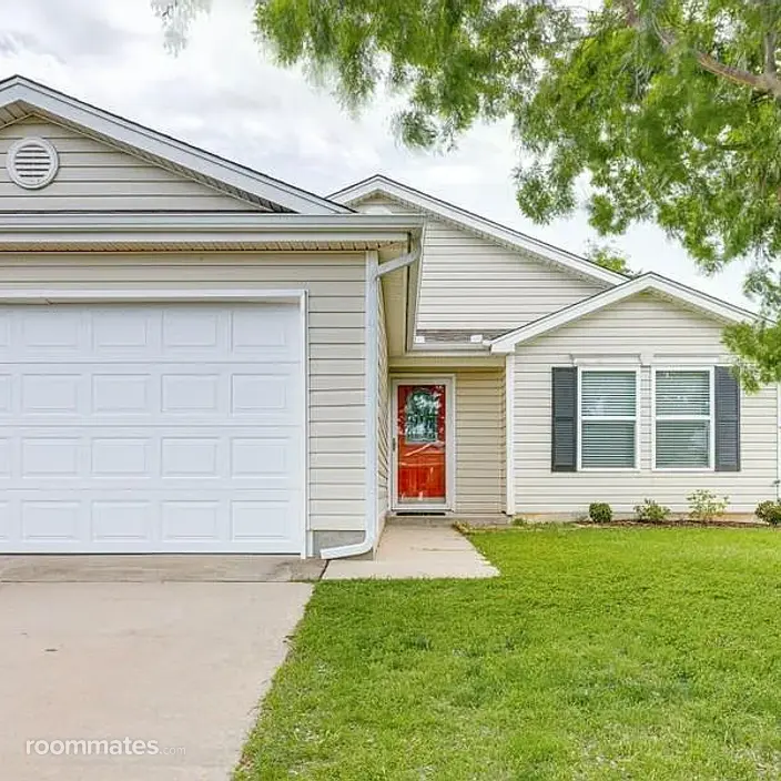 Room for rent in Norman, OK $650, house