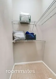 Room for rent in Riverside, CA $999, house