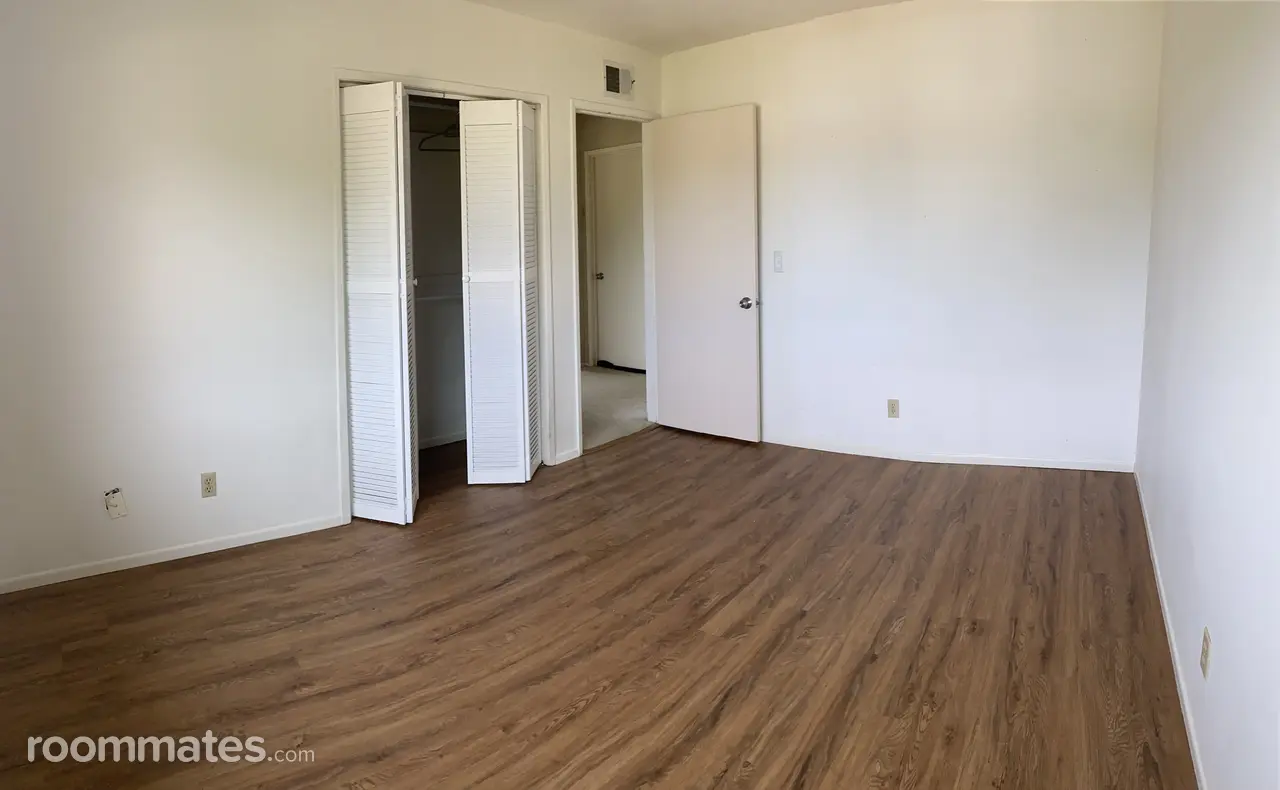 Profile photo 1 of 4