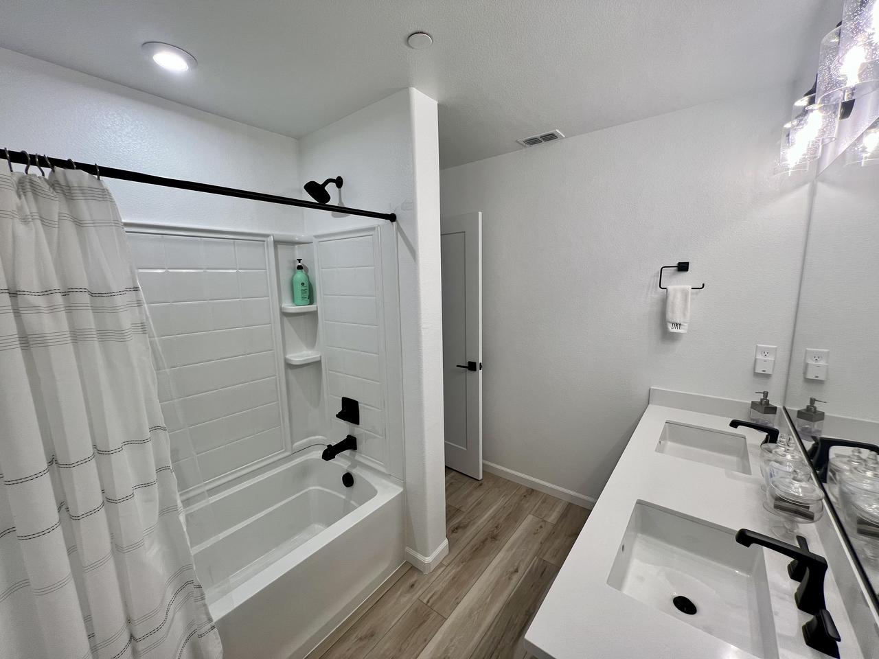 Profile photo 5 of 8