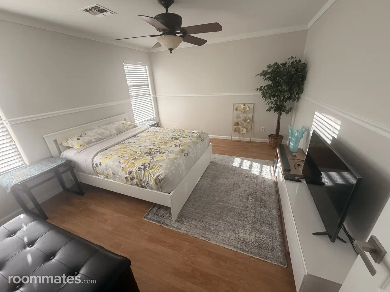 Profile photo 1 of 2