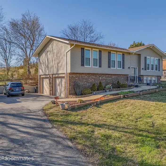 Room for rent in Knoxville, TN $1000, house