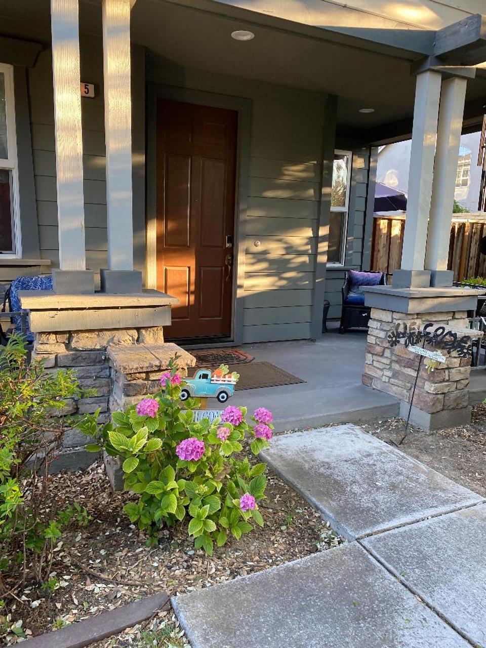 Profile photo 10 of 20