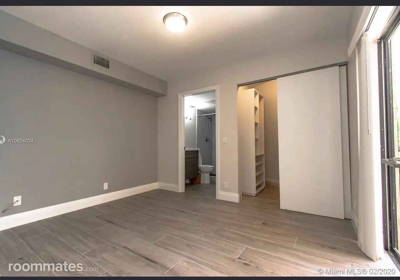 Profile photo 3 of 4