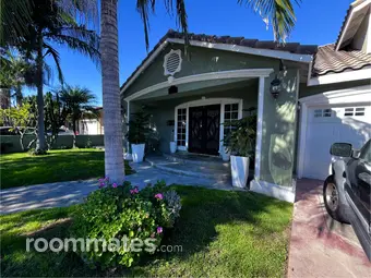 Room for rent in Paramount, CA $900, house