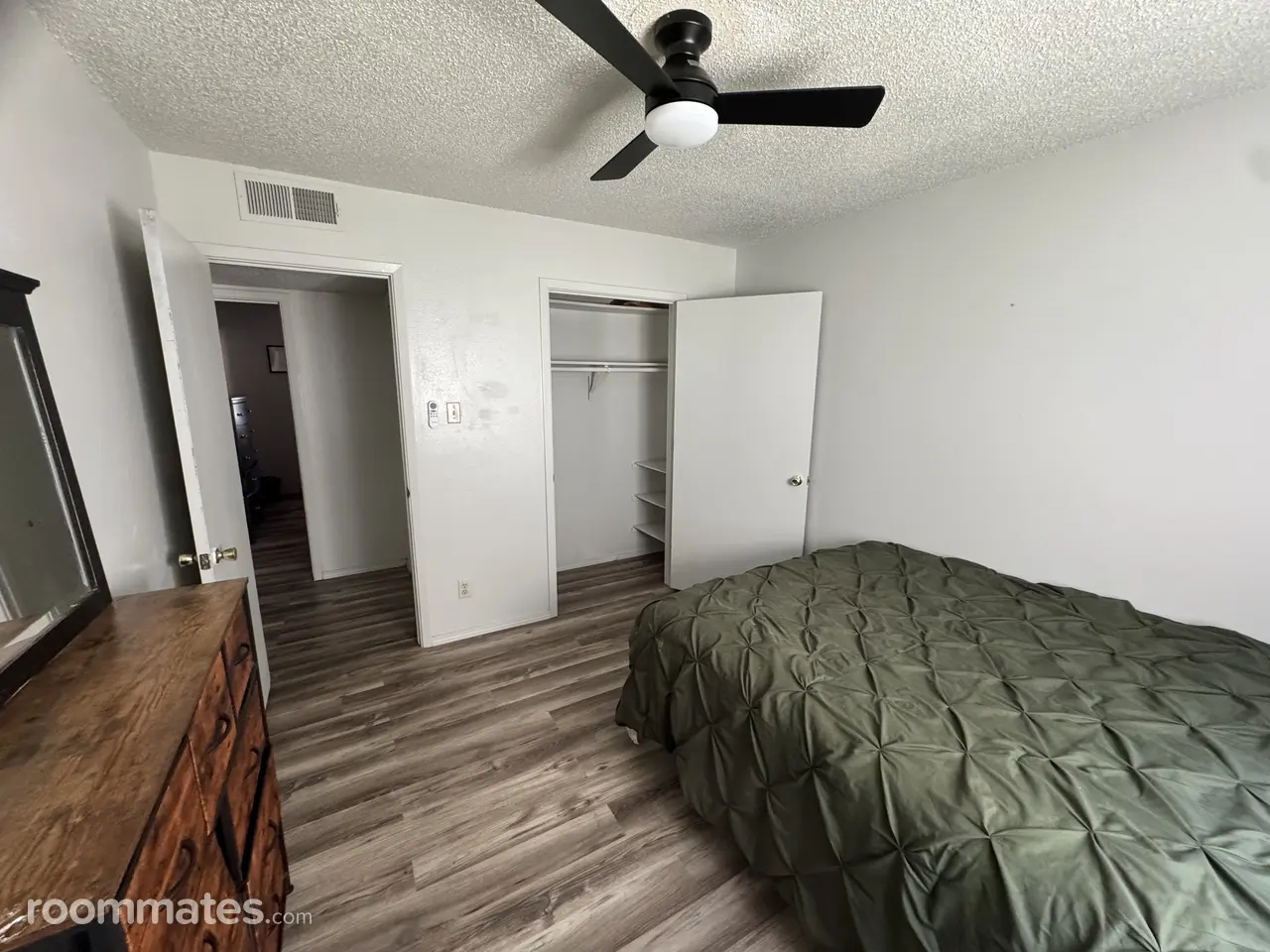 Profile photo 3 of 6