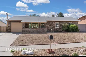 Room for rent in Albuquerque, NM $650, house
