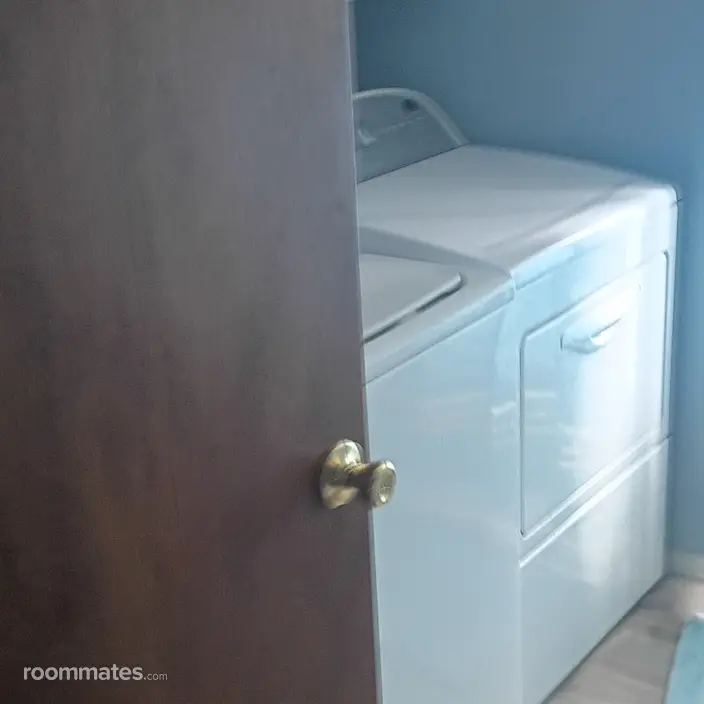 Room for rent in Colorado Springs, CO $800, house