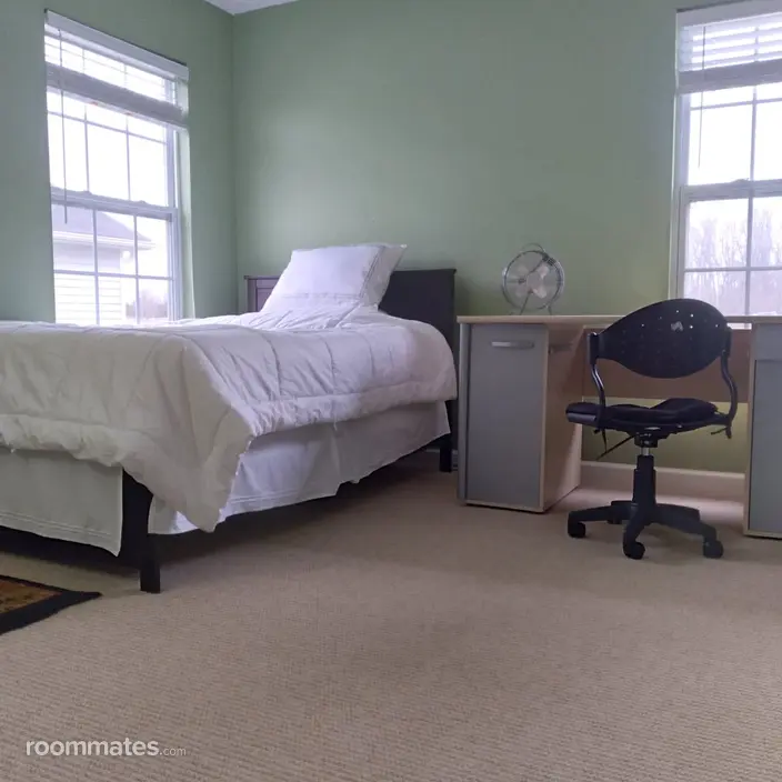 Room for rent in Whitsett, NC $900, house