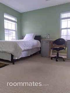 Room for rent in Whitsett, NC $900, house