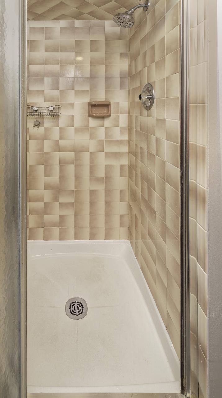 Profile photo 9 of 16