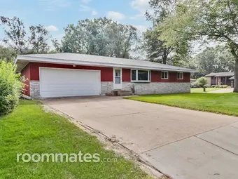 Room for rent in Fridley, MN $800, house