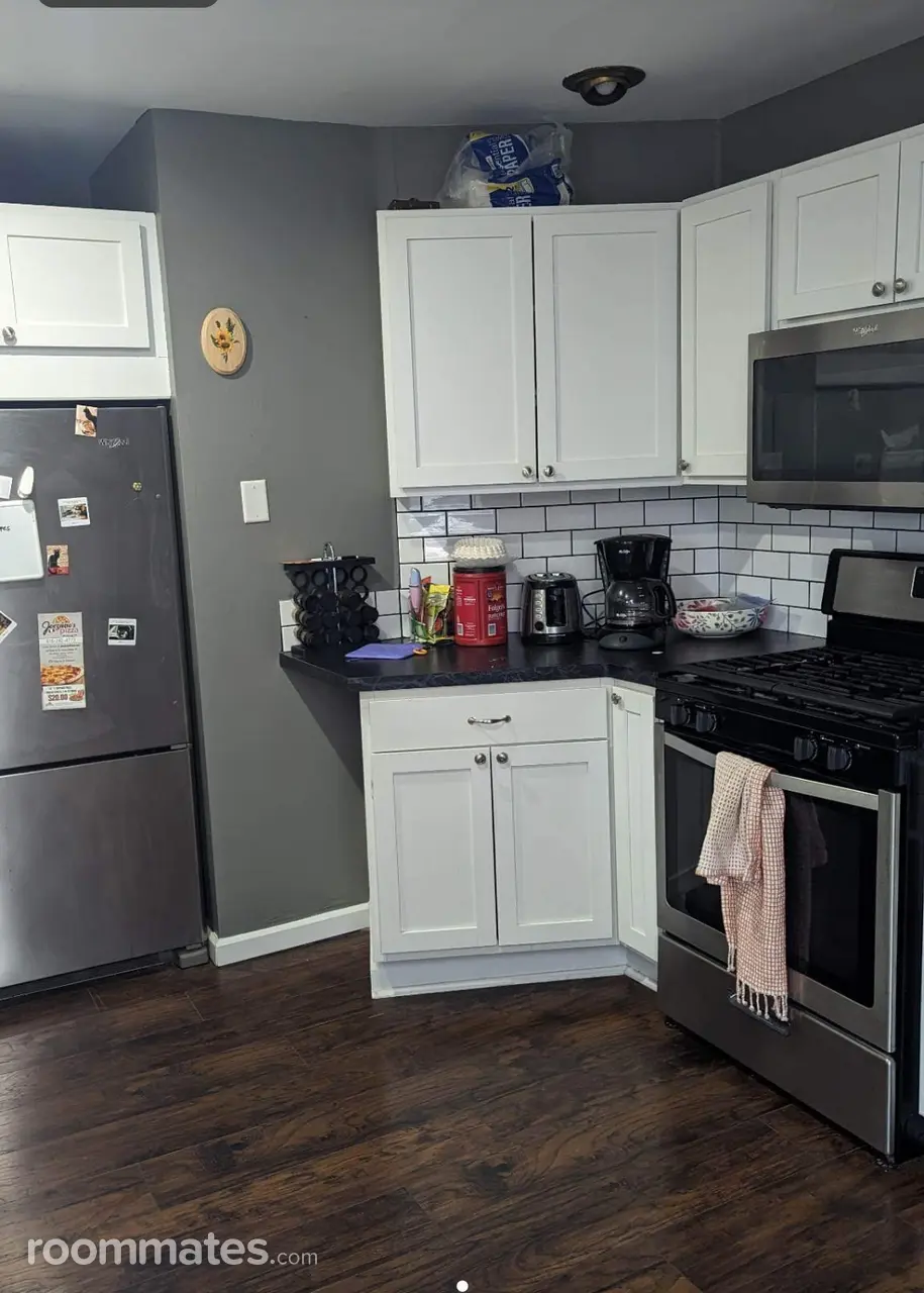 Profile photo 3 of 10