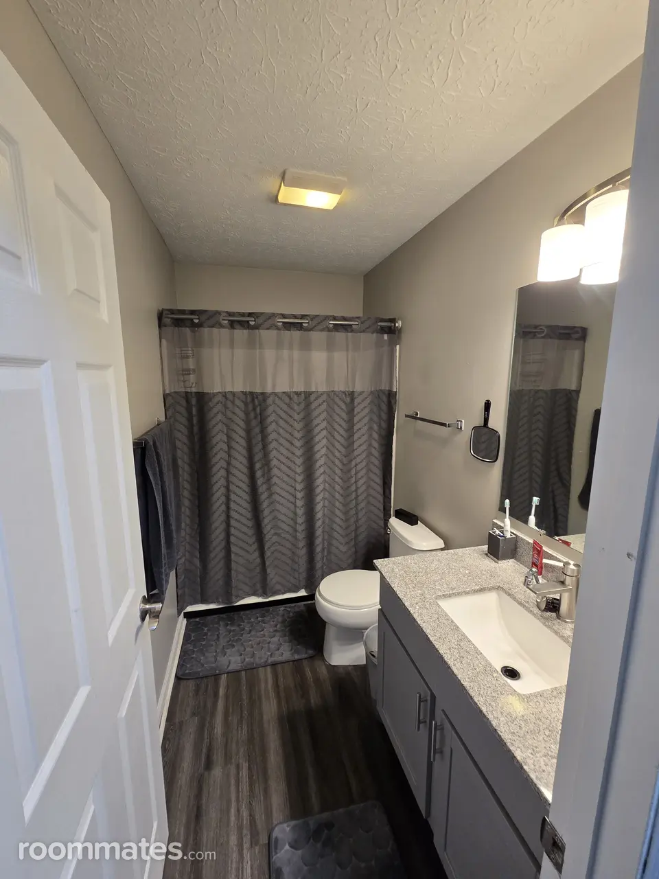 Profile photo 7 of 13