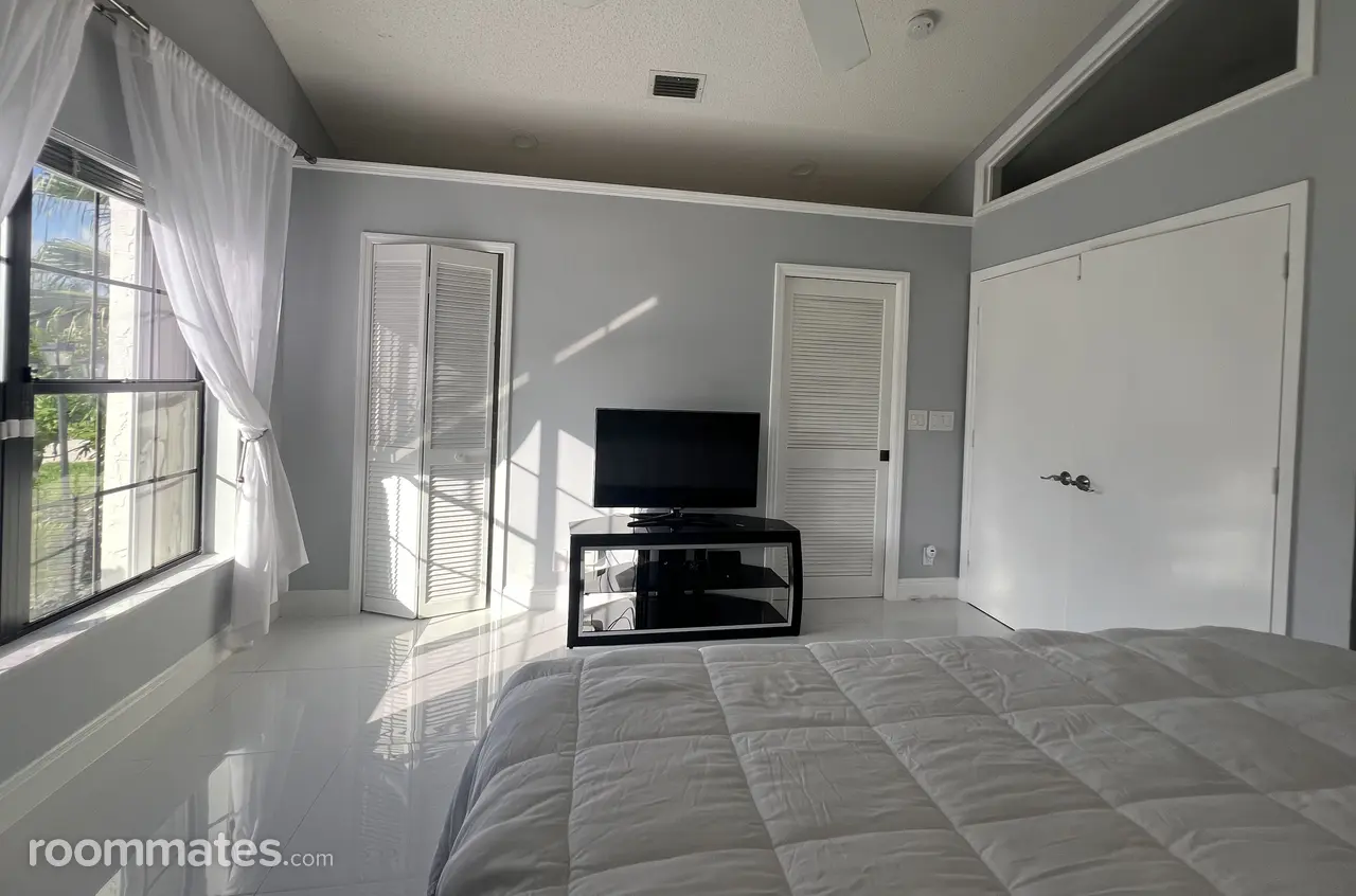 Profile photo 3 of 15