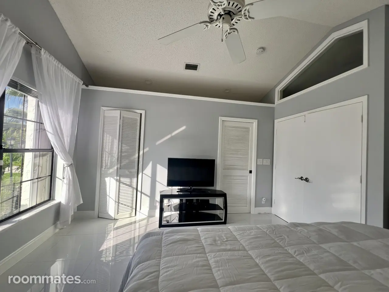 Profile photo 7 of 15