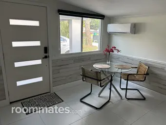 Room for rent in Melbourne, FL $1250, house