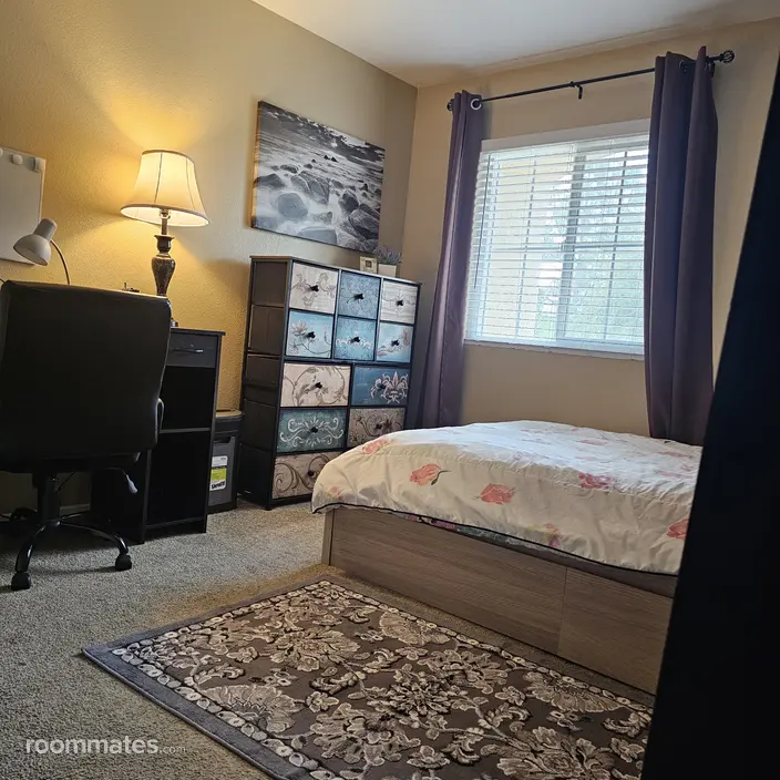Room for rent in Riverside, CA $750, house