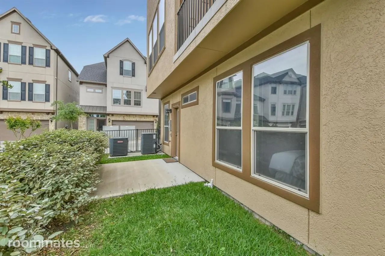 Profile photo 18 of 19