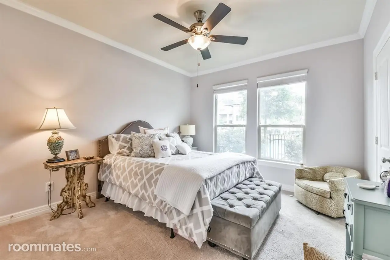 Profile photo 5 of 19