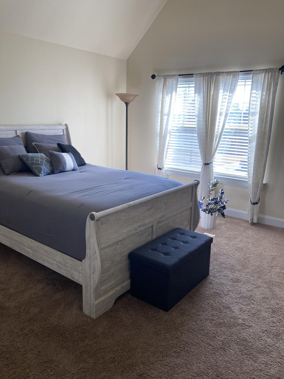 Profile photo 7 of 12