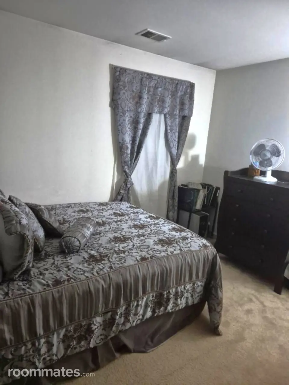 Profile photo 1 of 4