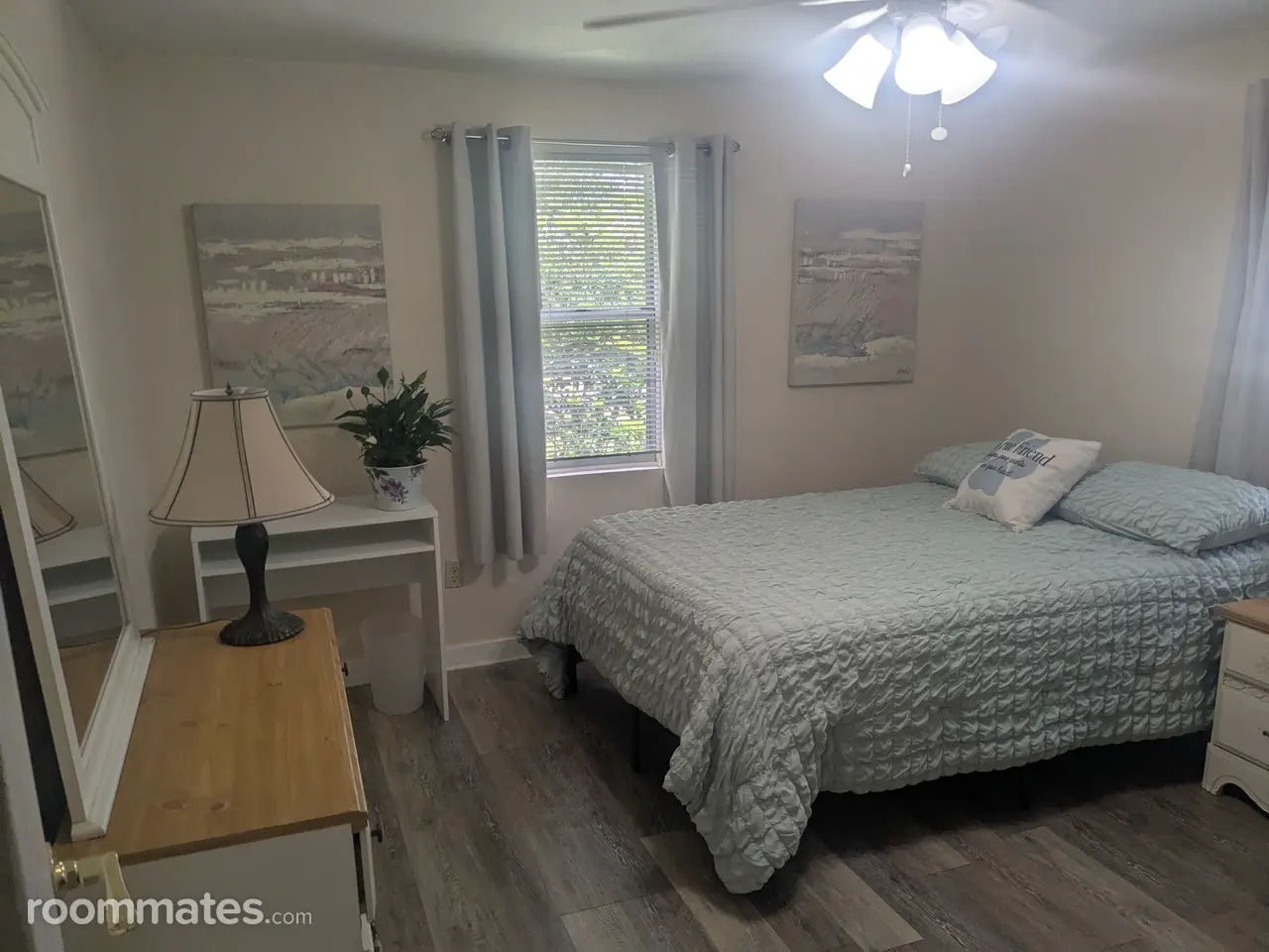 Profile photo 1 of 4