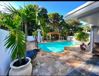 Room for rent in St. Petersburg, FL $1000, house